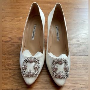 Manolo Blahnik Hangisi 70mm ivory satin
